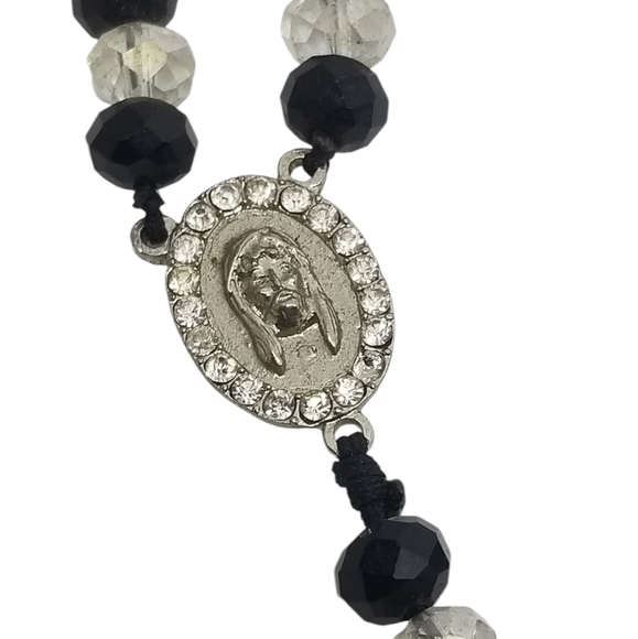 VINTAGE  BLACK & CRYSTAL GLASS BEAD & SILVERTONE SAINT PENDANTS ROSARY NECKLACE - Picture 4 of 8
